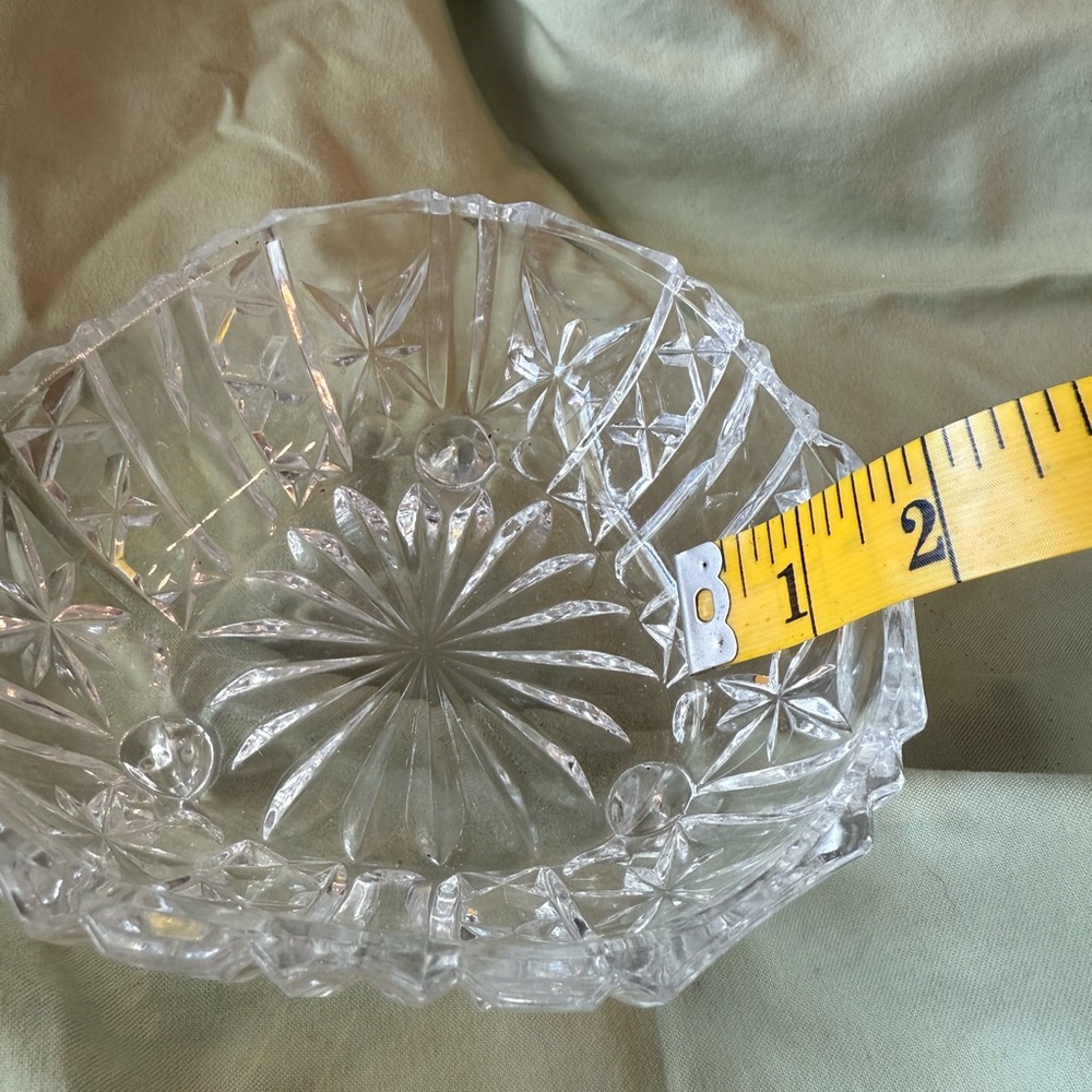 Elegant Crystal Cut Glass Bowl - Picture 4 of 4